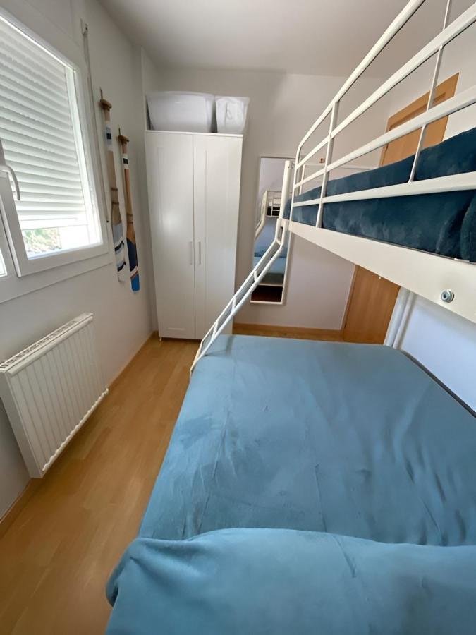 Superbe appartement rénové, résidence avec piscine Roses Extérieur photo