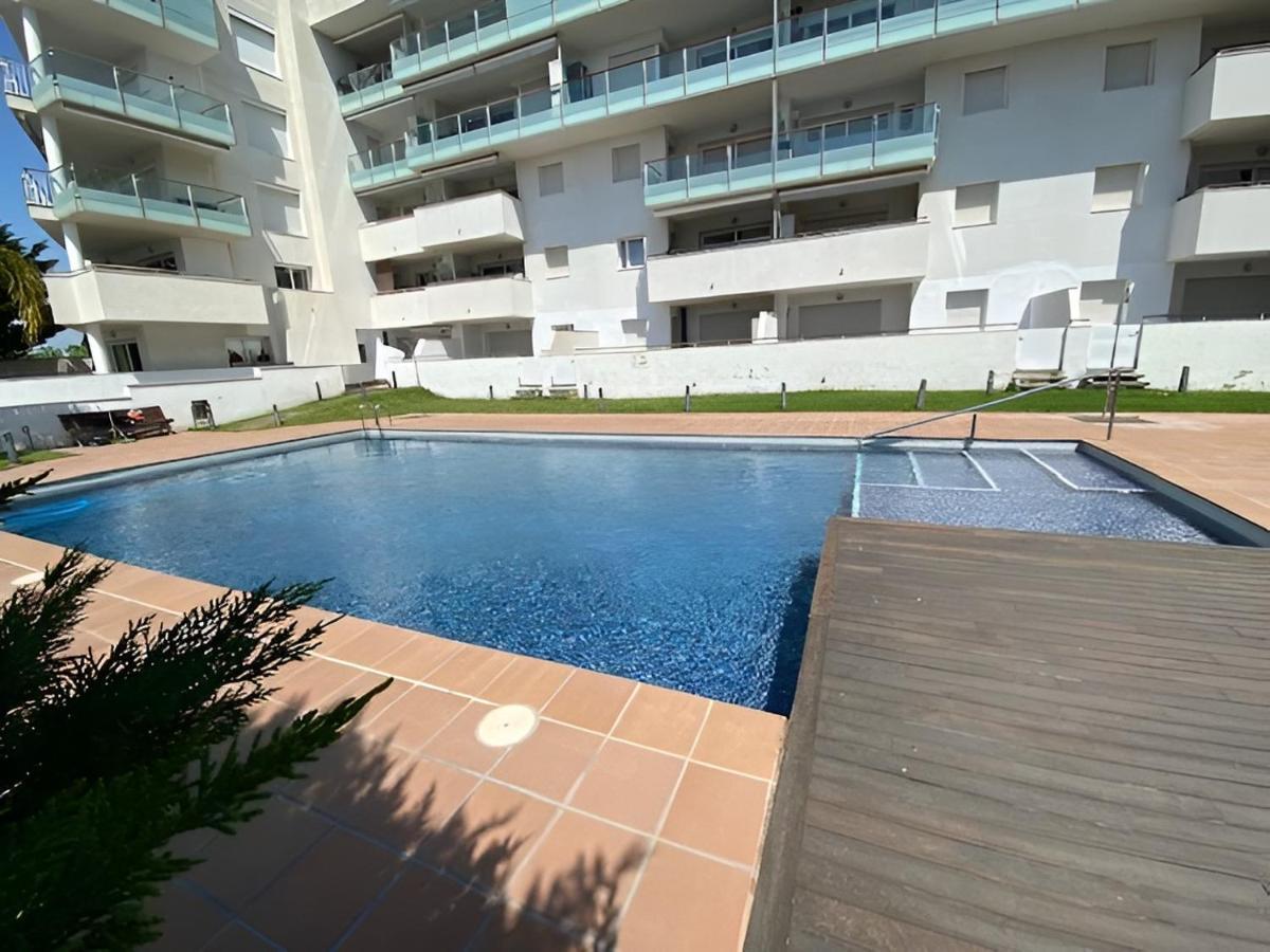 Superbe appartement rénové, résidence avec piscine Roses Extérieur photo