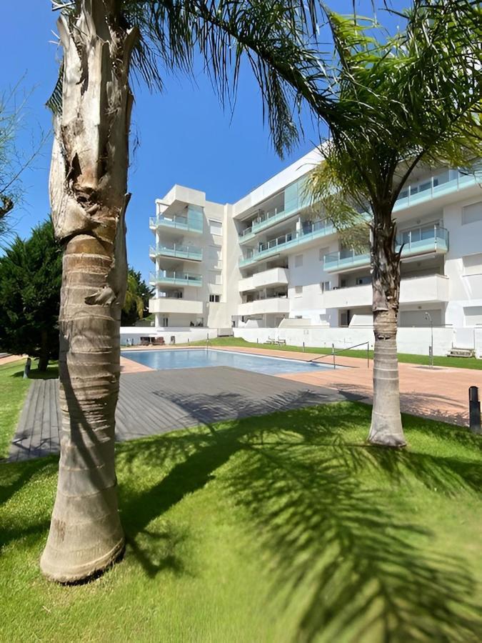 Superbe appartement rénové, résidence avec piscine Roses Extérieur photo